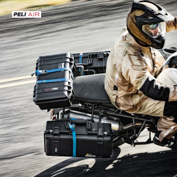 valise pelicase de marque Peli Air : sur une moto, idéal pour voyager par tous les temps