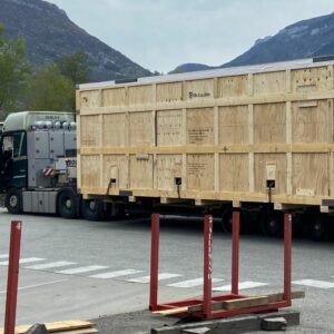 Emballage industriel bois chargé sur un semi-remorque