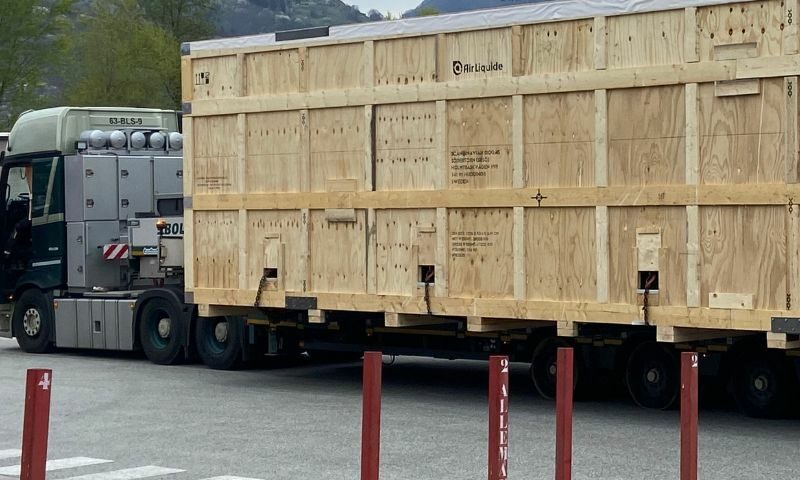 Emballage industriel bois chargé sur un semi-remorque